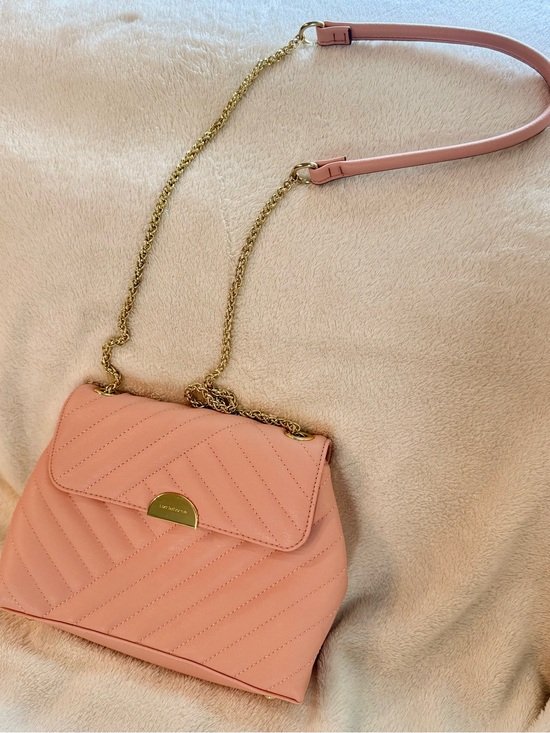 Liz Claiborne Handbags - Liz Claiborne Pink Quilted Shoulder Bag with Gold Chain